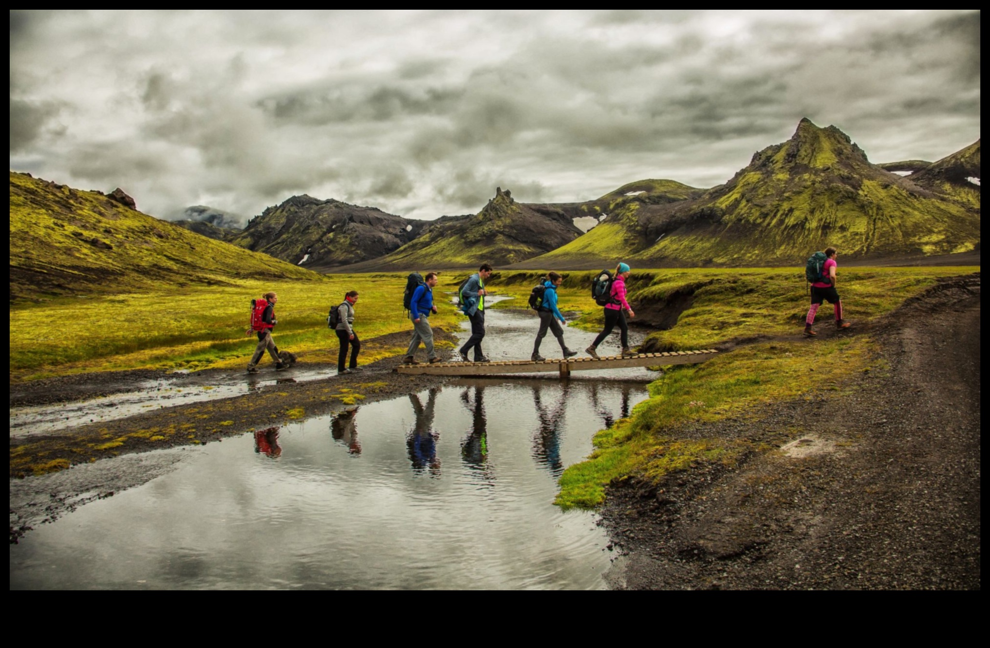 Drumeții istorice: Navigarea trecutului în excursii pe jos