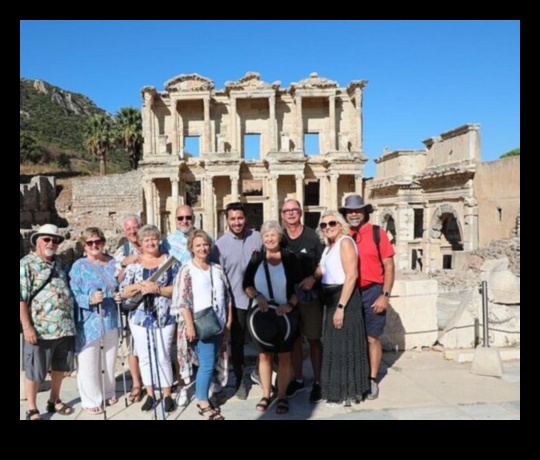 Drumeții istorice: Navigarea trecutului în excursii pe jos