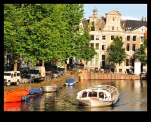 Drumeții istorice: Navigarea trecutului în excursii pe jos