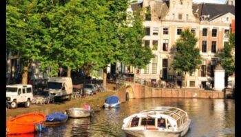 Drumeții istorice: Navigarea trecutului în excursii pe jos